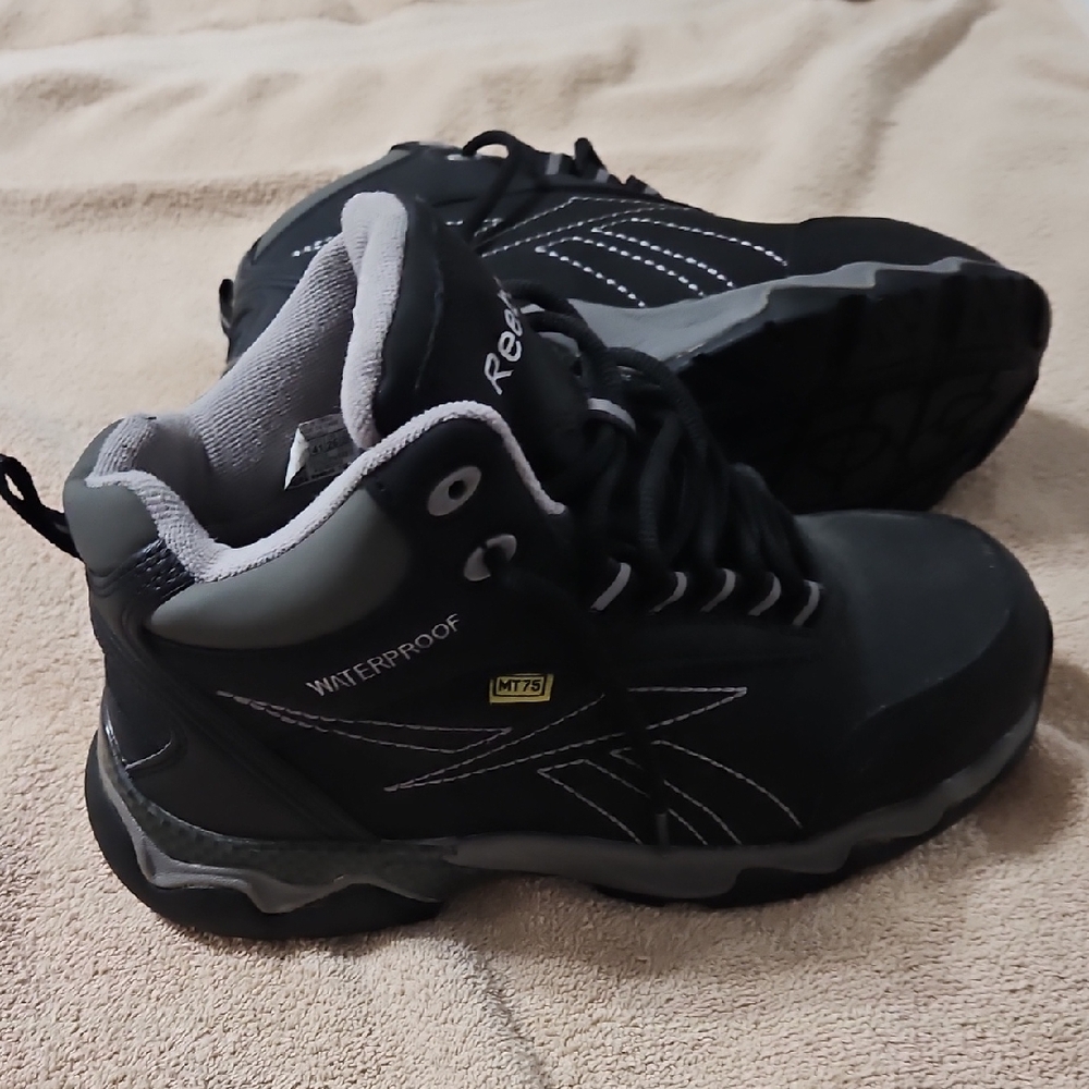 Reebok Black and Gray Men's Boots
